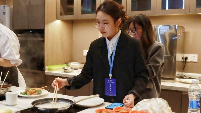 小型休闲食品加盟，费用预算如何把握？**